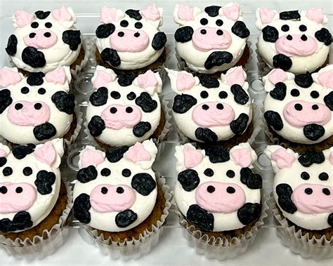 Cow Cupcakes 🐮 | Cow cupcakes, Cow birthday cake, Cow birthday parties