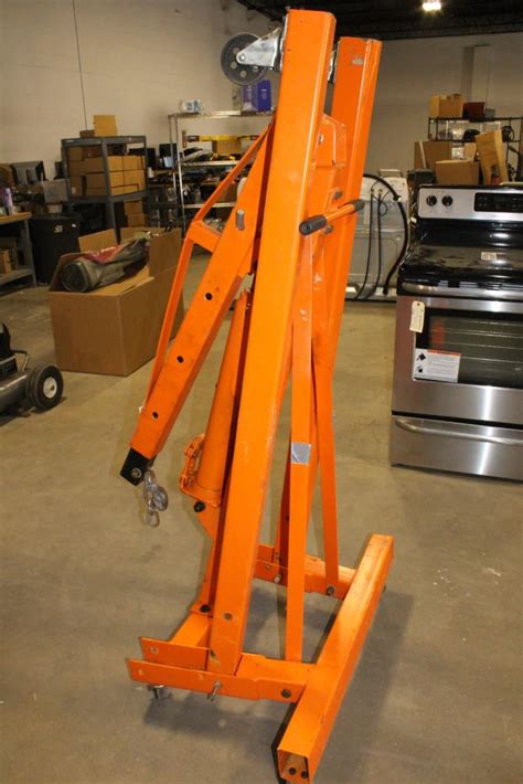 Central Hydraulic 2 Ton Foldable Shop Crane Property Room