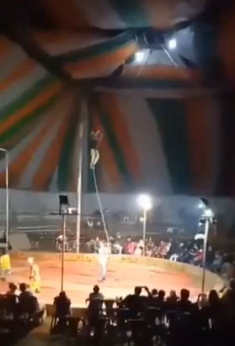 Circo Del Terror Acr Bata Sufre Impactante Accidente En Pleno Show En