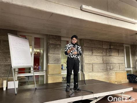 Poetry Slam Der OTH Duy Nguyen Gewinnt Den Dichterwettstreit Onetz