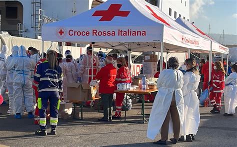 397 Migranti Sbarcati Dalla Nave Diciotti Al Porto Di Vibo Marina