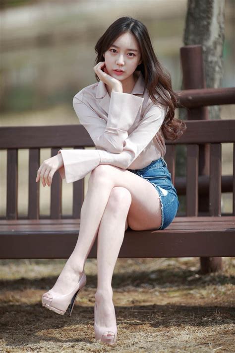 Pin on 韓國美女圖