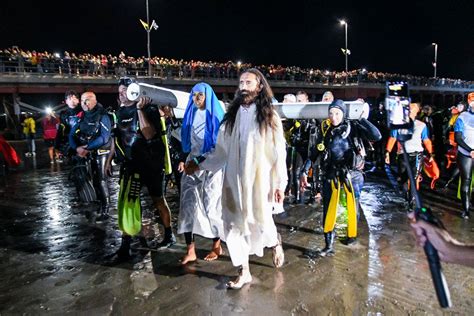 Multitudinario Via Crucis Submarino En Puerto Madryn Espacio Viajes