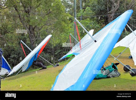 Assembling Hang Gliders Hi Res Stock Photography And Images Alamy