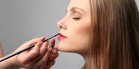 How To Apply Lipstick Step By Step