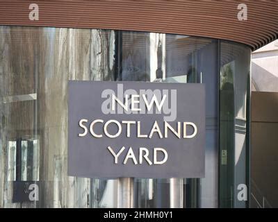 New Scotland Yard revolving sign, building exterior Scotland Yard ...