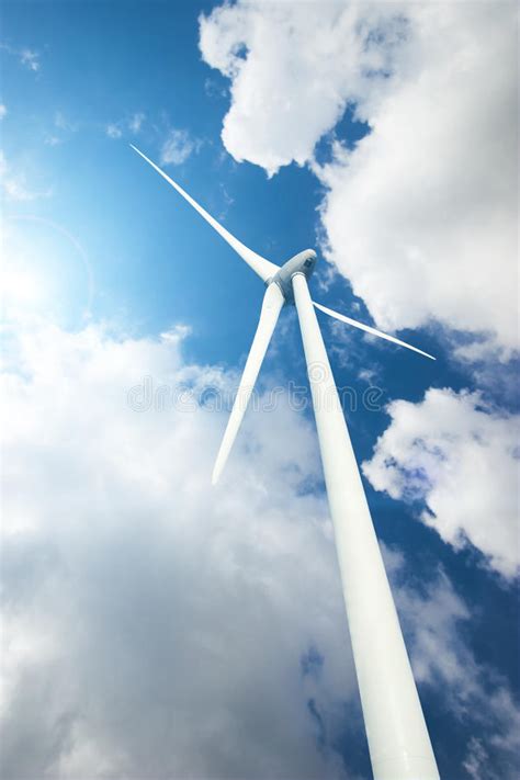 Turbinas De Viento En Campo Verde Imagen De Archivo Imagen De Turbina