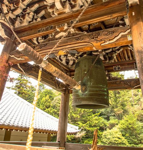 The Bell In The Daisho In Buddhist Temple On Miyajima Isla Flickr