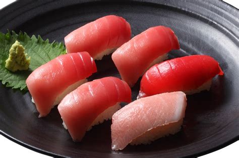 マグロがおいしい回転寿司スシロー。：まぐろフェア「まぐろ尽くし」900円（税抜） 絶対に美味しいご飯 深夜は危険