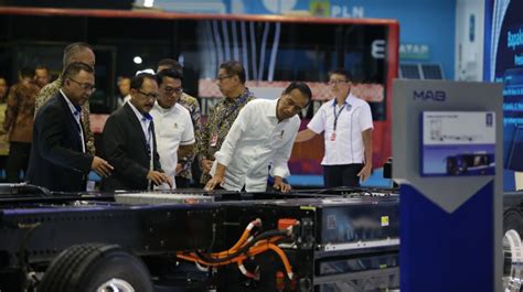 Presiden Jokowi Kunjungi Booth Mab Di Pevs