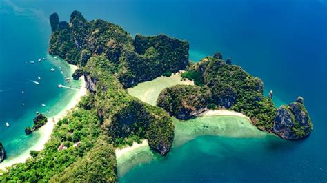 Vista aérea do zangão da ilha tropical de koh hong na água do mar de