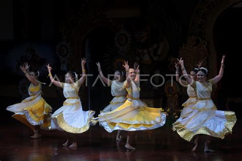 Penampilan Tarian Klasik India Di Pesta Kesenian Bali Antara Foto