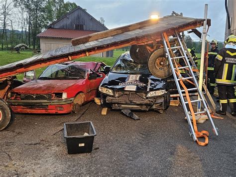 Übung mit hydraulischem Rettungsgerät Übungen News FEUERWEHR