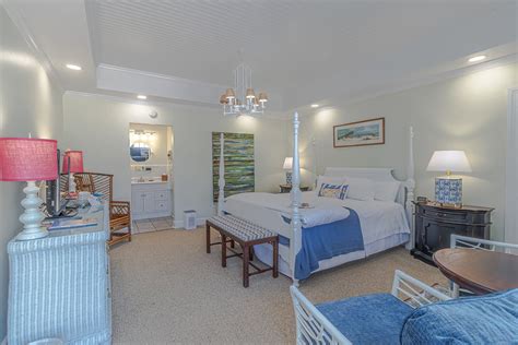 Elegant Rooms in Urbanna, VA - The Chesapeake Inn — The Chesapeake Inn