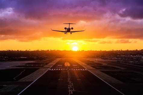 Airport Runway Wallpapers - Top Free Airport Runway Backgrounds - WallpaperAccess