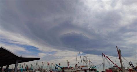 基隆海岸連3天驚現「飛碟雲」：老船長30年沒看過 氣象站揭原因