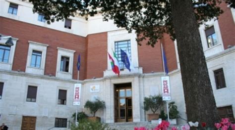 Pescara Slitta Il Consiglio Comunale Ancora Polemiche Politica