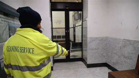 Scende Dal Treno E Partorisce Al Primo Binario Della Stazione Di Cuneo