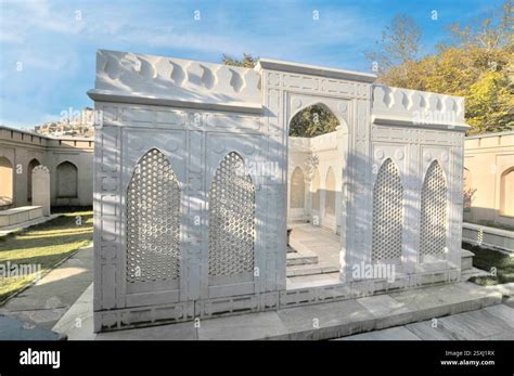marble tomb   great mughal babur  kabul gardens afghanistan