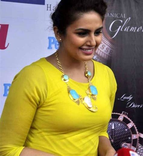 Huma Qureshi Hot Pics Unseen Bikini Bra Photos