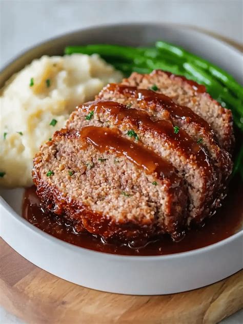 Irresistible Meatloaf with a Tangy Tomato Glaze You'll Crave