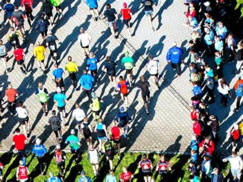 Zum 44 Rennsteiglauf Über Laufverliebte und schwarze Schafe