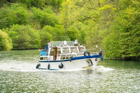 Explore The Lahn By Motorboat Boat Rental Outdooractive