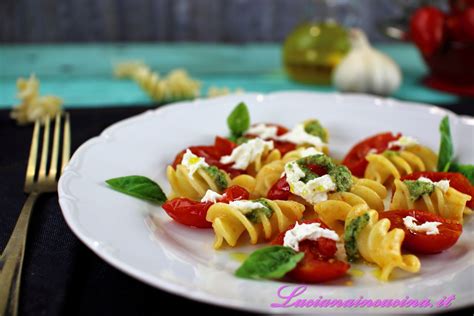 fusilloni  datterini pesto  stracciatella luciana  cucina