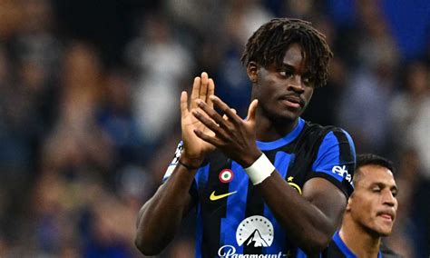 Inter Bisseck Scudetto Vinto Col Milan Costretto A Guardare Una