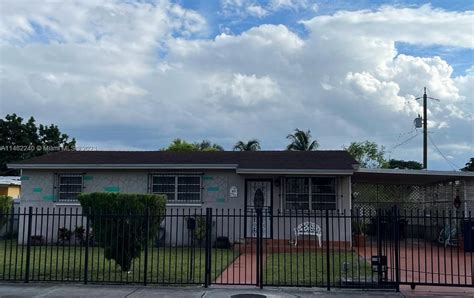 Villa Chalet De Lujo De M En Venta En Opa Locka Florida