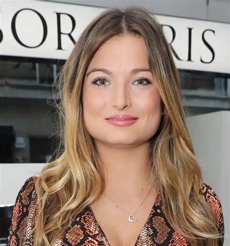 Zara Holland The Complete Bio From Age And Height To Figure And Net