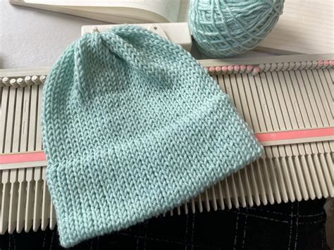 Free simple beanie: machine knitting pattern - Crafts on display