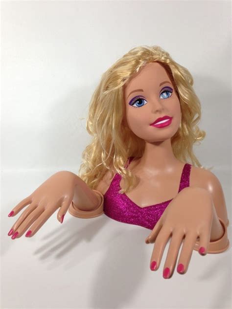 Mattel Barbie Deluxe Styling Head Doll Manicure Moveable Hands Tilting