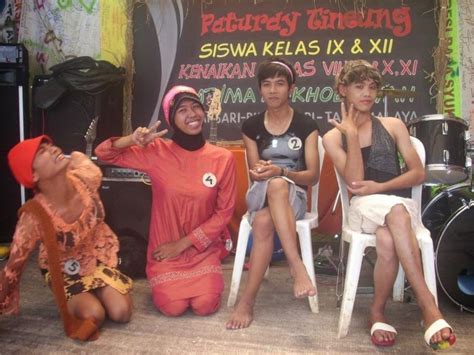 buat  cowok   canggung pas ketemu bencong hal hal