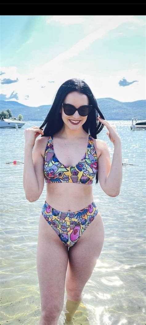 8 Hot Sexy Angelica Rose Bikini Pics