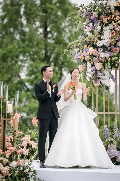 【フォト】ソン・ダムビ＆イ・ギュヒョク、笑顔あふれる結婚式 Chosun Online 朝鮮日報