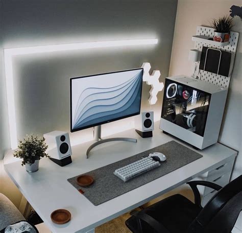 30 Aesthetic Desk Setups For Creative Workspace In 2022 Desk Setup Home Office Setup Home