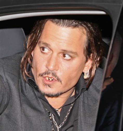 Photo Johnny Depp affiche des dents en mauvais état à Londres le 11