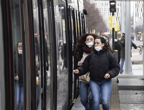 Fotos Del Fin De La Obligatoriedad De La Mascarilla En El Transporte Público Imágenes