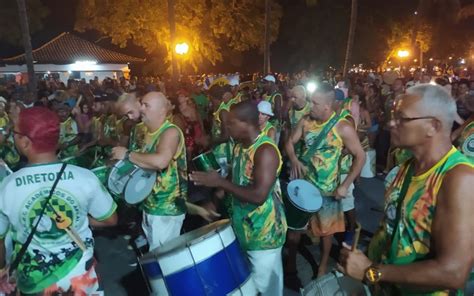 Blocos De Rua Animam O Domingo De Carnaval Em Araruama Araruama O Dia