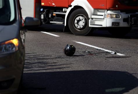 Wypadek na ulicy Kościuszki w Gdańsku 15 09 2021 r Motocyklista