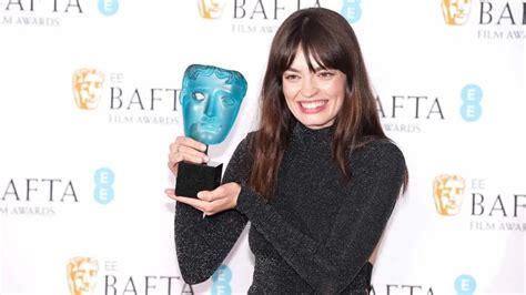 Sex Education la star la série Netflix Emma Mackey brille aux BAFTA