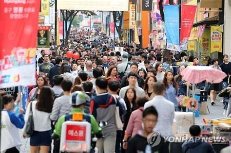 訪韓外國遊客消費年跌8 ，期待中國客再起購物潮 每日頭條