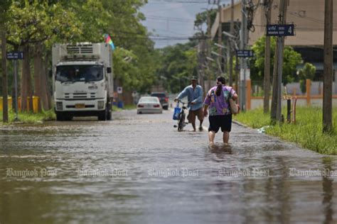 Flood Hit Parts Of Bangkok To Be Declared Disaster Zones Bangkok Post