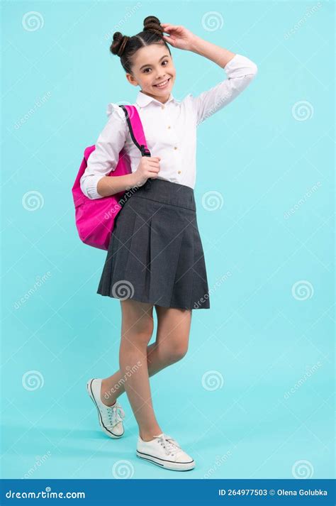 Volver A La Escuela Escolar Adolescente Con Uniforme Escolar Y Bolsa