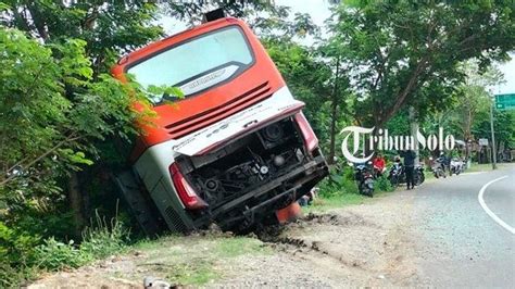 Kecelakaan Maut Bus Kramat Djati Vs Truk Ngerinya Warga Dengar Suara