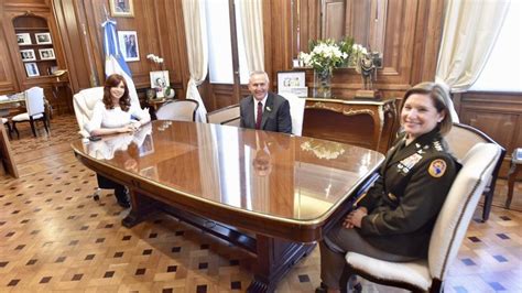 Cristina Kirchner Recibi A Laura Richardson Primera Mujer Militar De