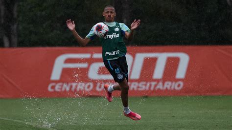 Sobe chuva Palmeiras completa segundo período de treinamentos técnicos