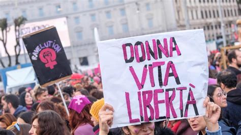 La Rete D I Re Lancia Lallarme I Centri Anti Violenza Sono A