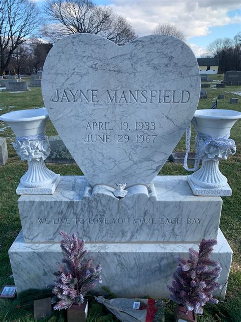 Jayne Mansfield Grave – Pen Argyl, Pennsylvania - Atlas Obscura